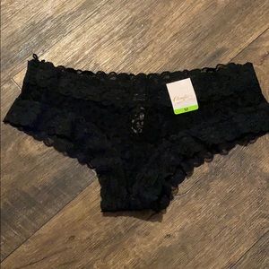 Medium Full Floral Lace Cheekie